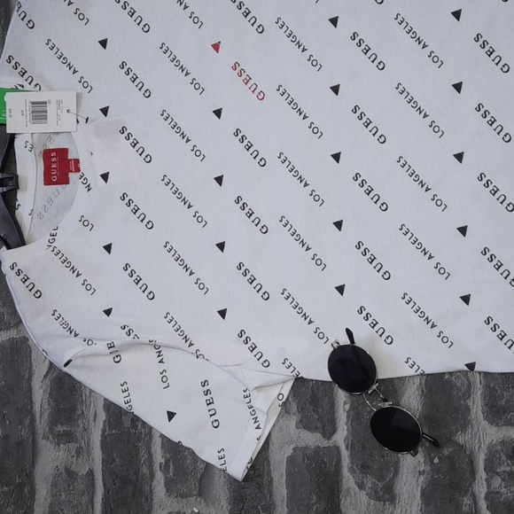 GUESS SHORT SLEEVE -TEE . CONTAIN ORGANIC COTTON FIBER . - Picture 2 of 5